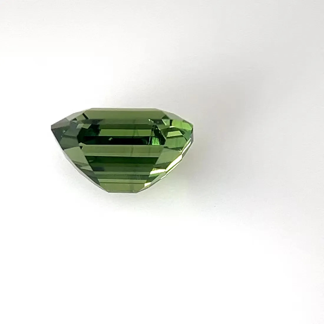 4.05ct Emerald Natural Sapphire (Colour Green, Clarity Eye Clean, Cut Faceted)