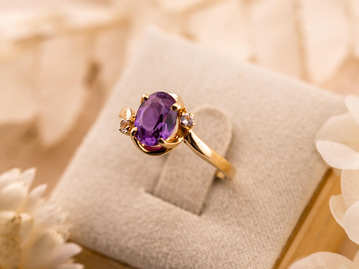 Vintage purple sapphire ring 10k solid yellow gold ring oval cut sapphire with diamond accents, Size 6.5