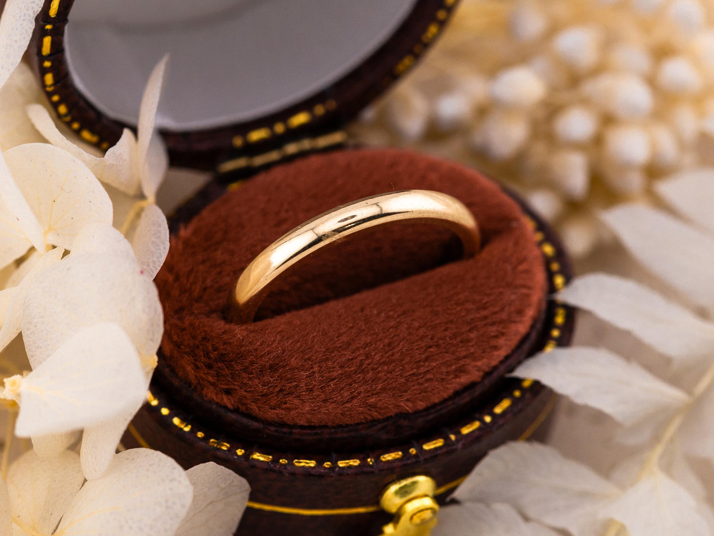 Vintage wedding band 14k solid yellow gold band dome wedding band 2.3mm, size 5.5