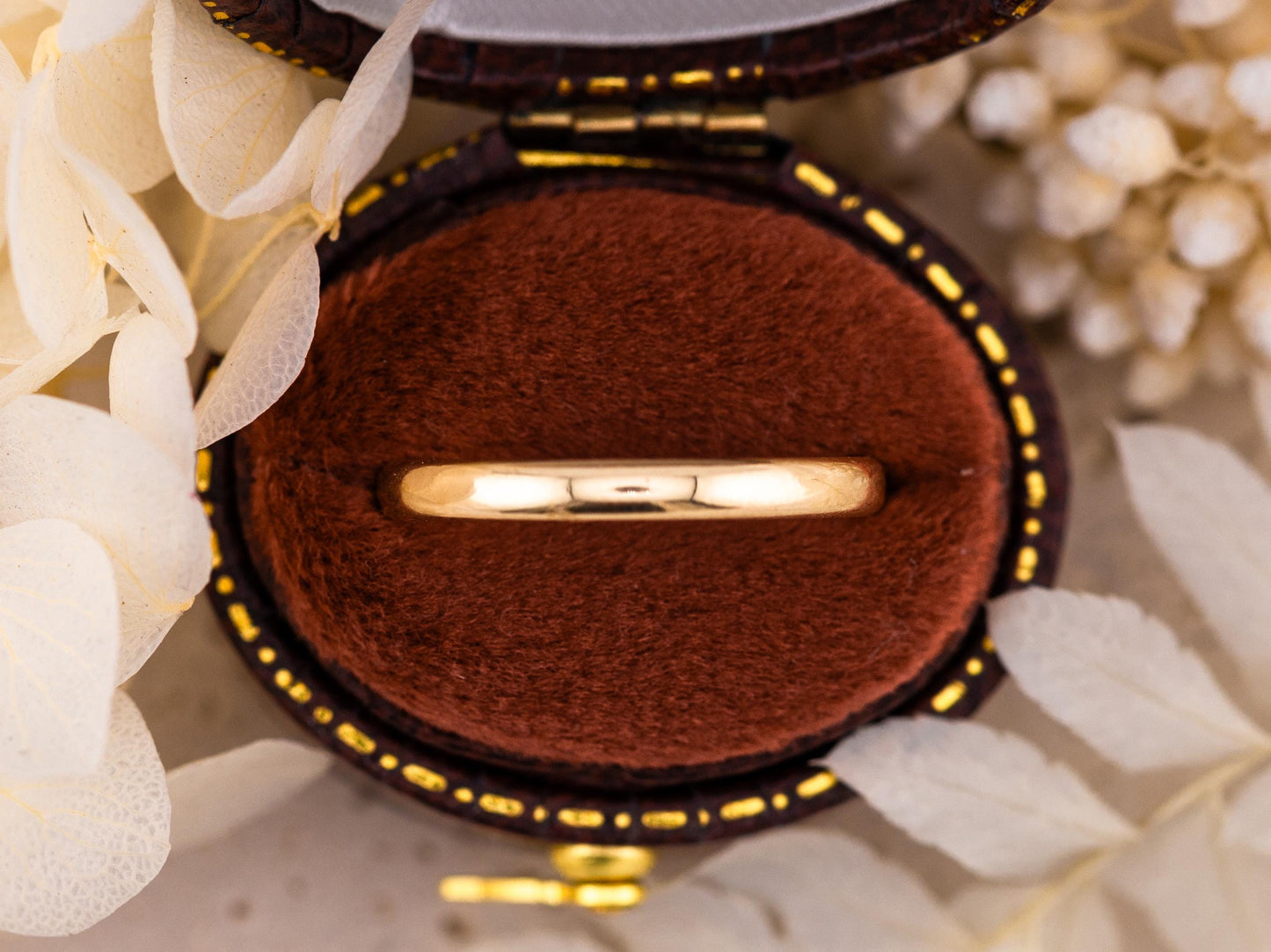 Vintage wedding band 14k solid yellow gold band dome wedding band 2.3mm, size 5.5