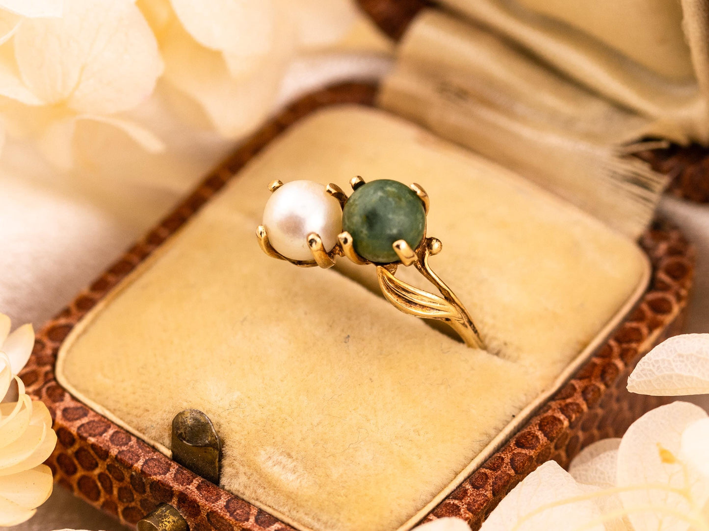 Vintage toi et moi ring pearl and jade ring 10k solid yellow gold statement or engagement ring cultured pearl genuine antique ring, Size 6