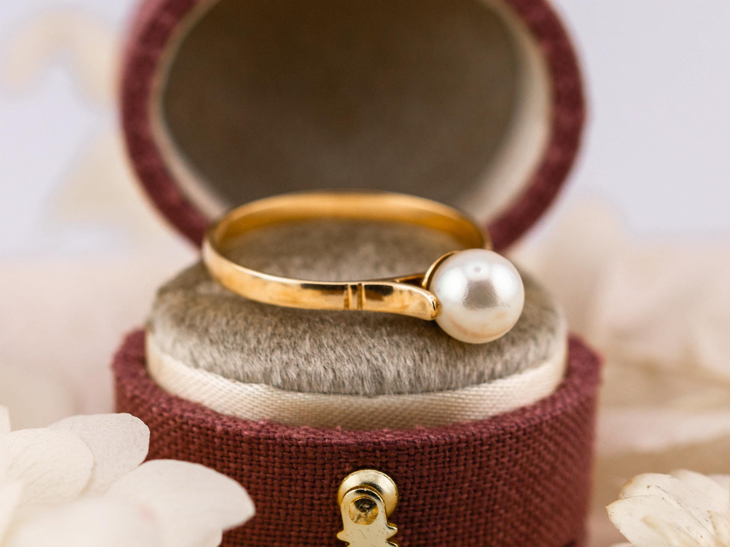 Vintage pearl ring 14k solid gold cultured pearl ring yellow gold ring solitaire ring antique ring, size 8.25