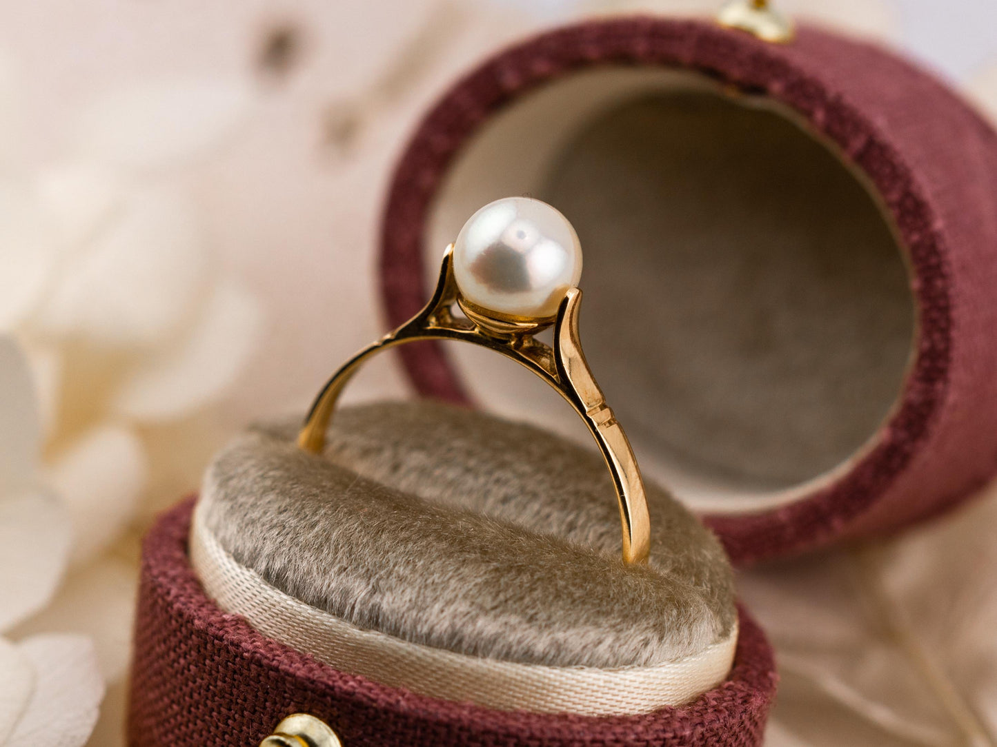 Vintage pearl ring 14k solid gold cultured pearl ring yellow gold ring solitaire ring antique ring, size 8.25
