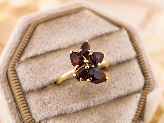 Vintage Garnet Ring Flower Ring 14k Solid Gold Ring January Birthstone ring, size 3.5