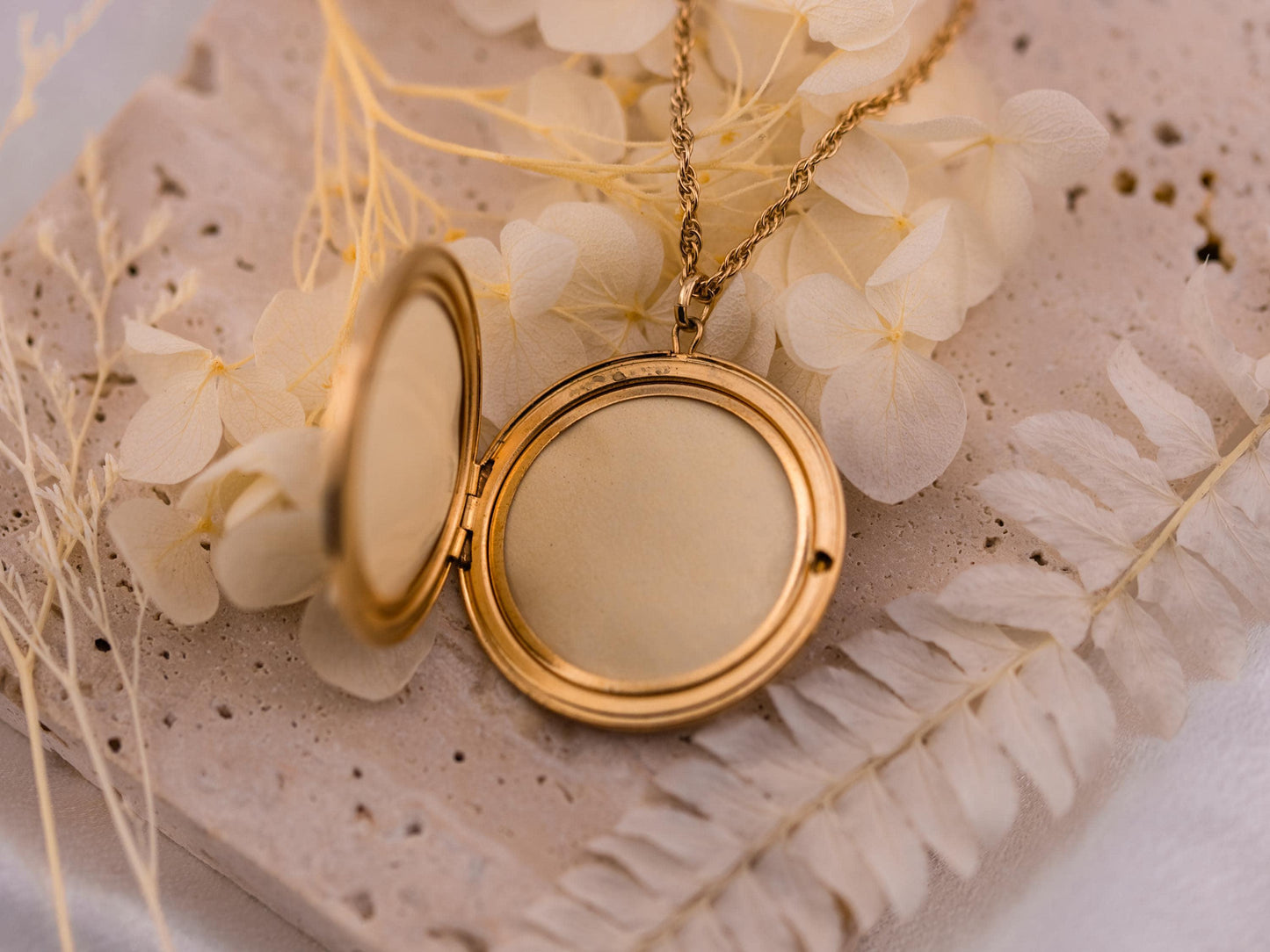 Vintage Locket Necklace Photo Locket Round Large