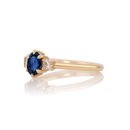 Side profile of the natural sapphire three stone ring