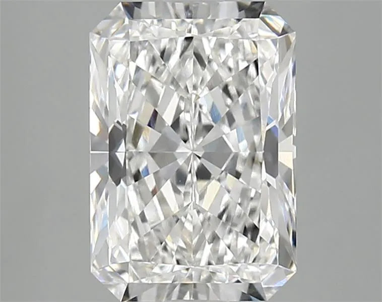 2.89ct Radiant Lab Grown Diamond (Colour E, Clarity VVS2, IGI Certified)