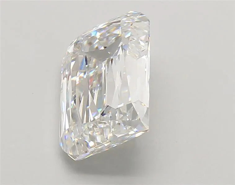 3.05ct Cushion modified Lab Grown Diamond (Colour E, Clarity VVS2, IGI Certified)