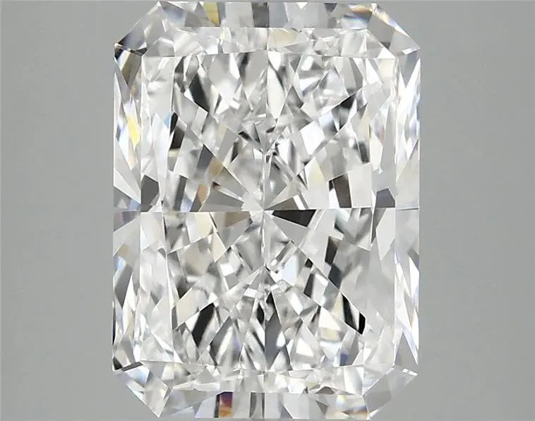 3.84ct Radiant Lab Grown Diamond (Colour E, Clarity VVS2, IGI Certified)