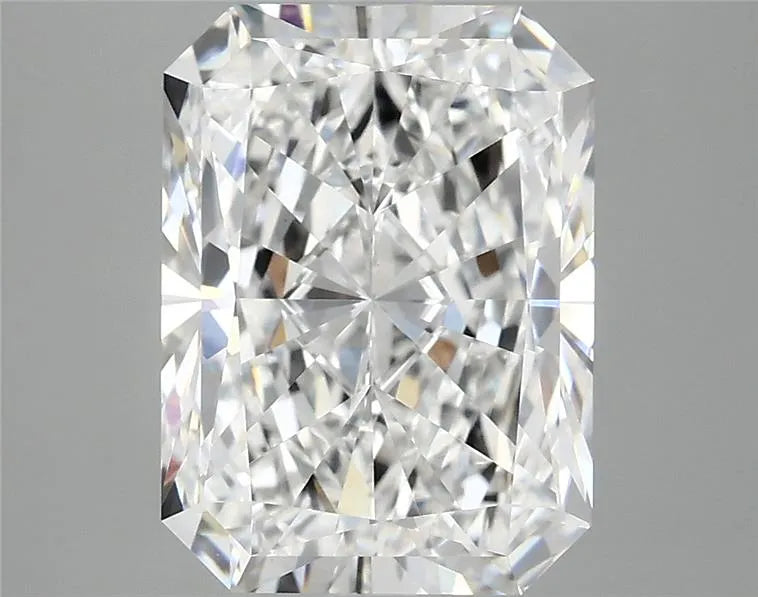 4.31ct Radiant Lab Grown Diamond (Colour E, Clarity VVS2, IGI Certified)