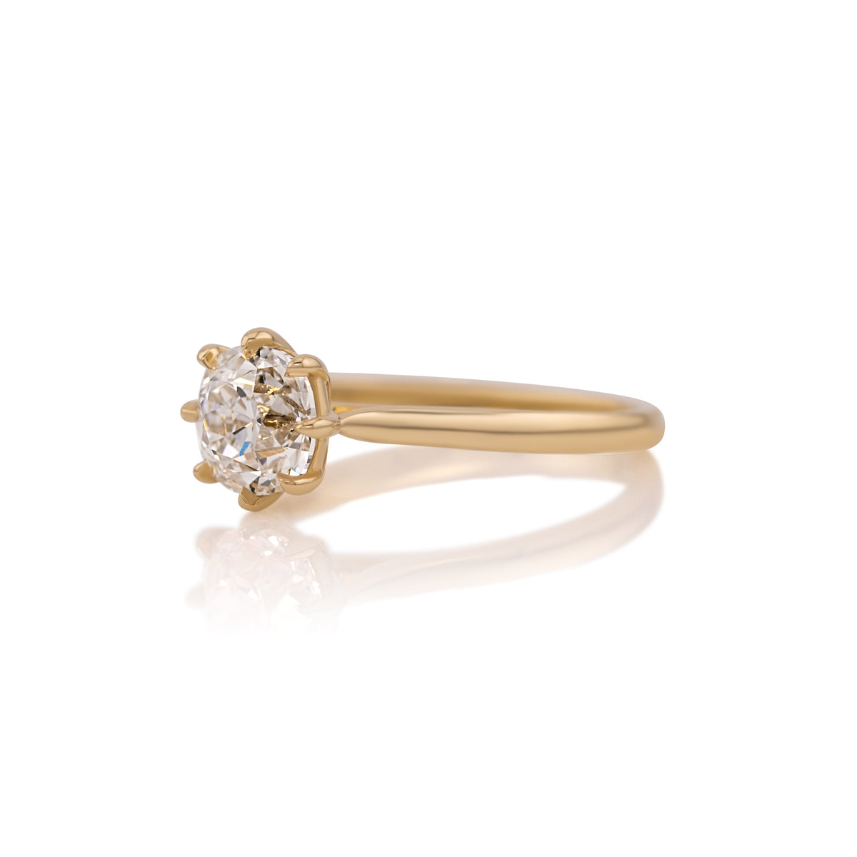 Side profile of the Juliette ring showing the cathedral shoulders rising to the center stone