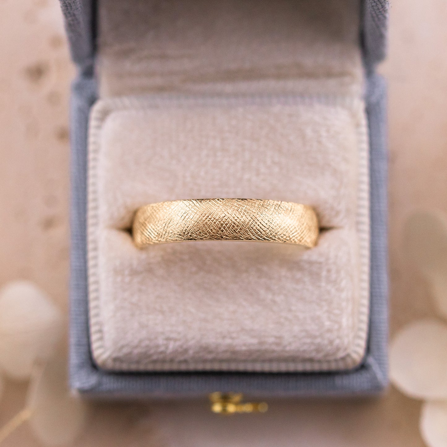 Florentine texture wedding band 5mm