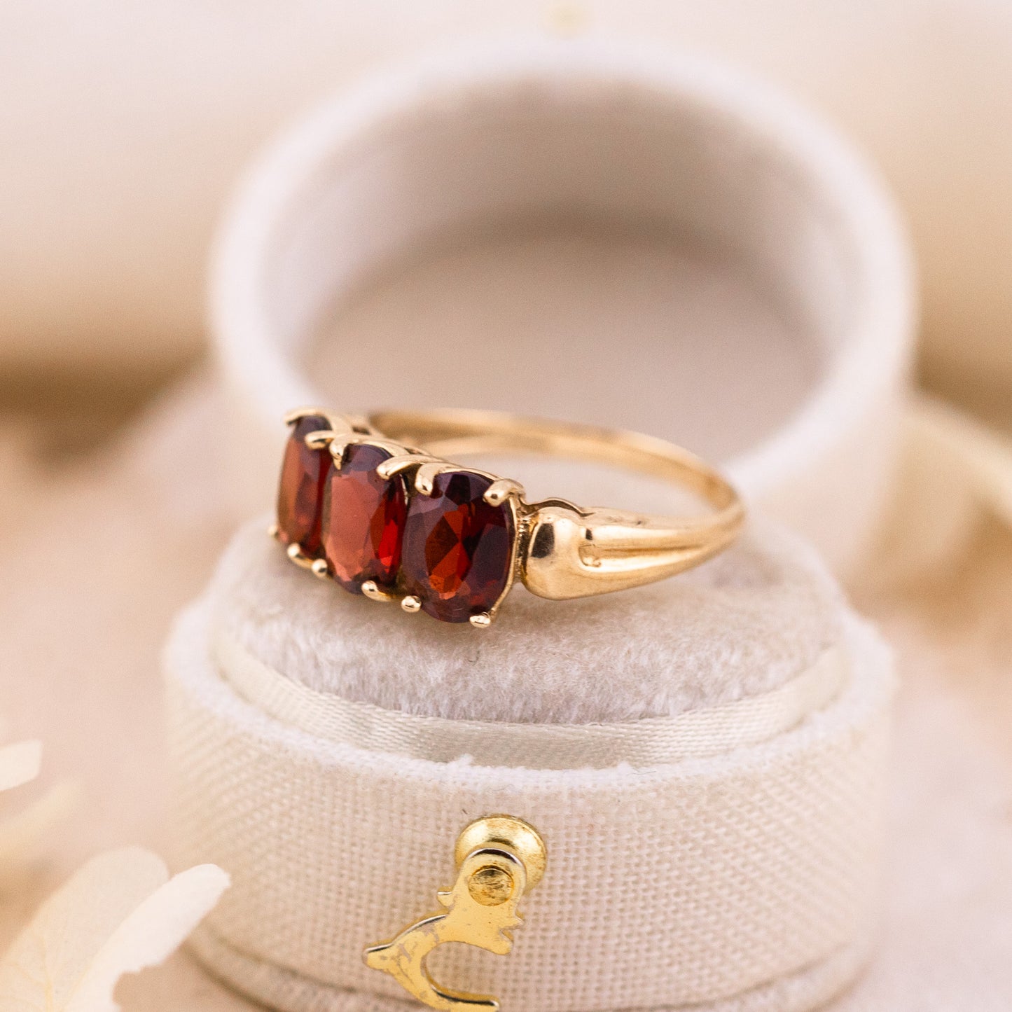 Vintage Garnet three stone ring, Size 7