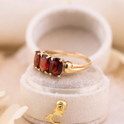 Vintage Garnet three stone ring, Size 7