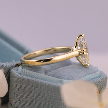 Side profile of the Vera antique style moval ring