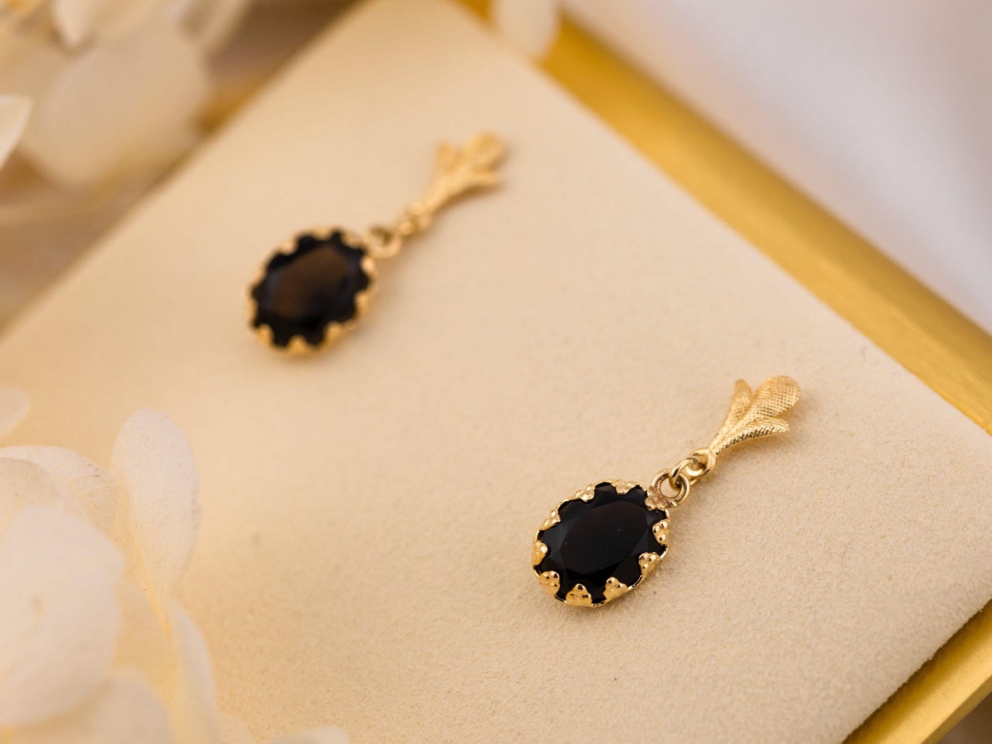Vintage Earrings Drop Oval Black Agate Onyx Earrings 14k Solid Yellow Gold