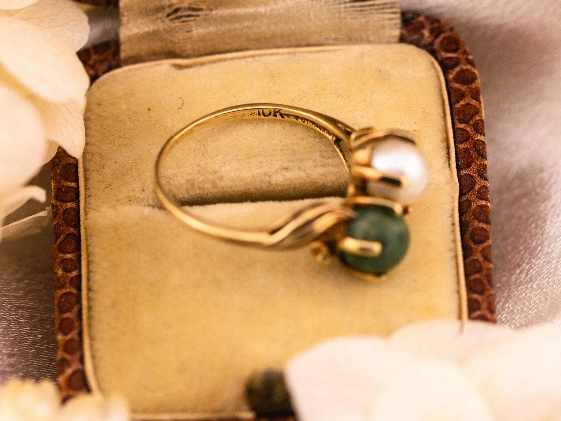 Vintage toi et moi ring pearl and jade ring 10k solid yellow gold statement or engagement ring cultured pearl genuine antique ring, Size 6