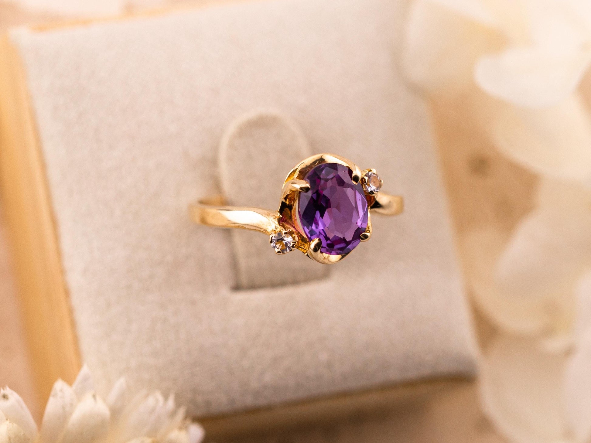 Vintage purple sapphire ring 10k solid yellow gold ring oval cut sapphire with diamond accents, Size 6.5