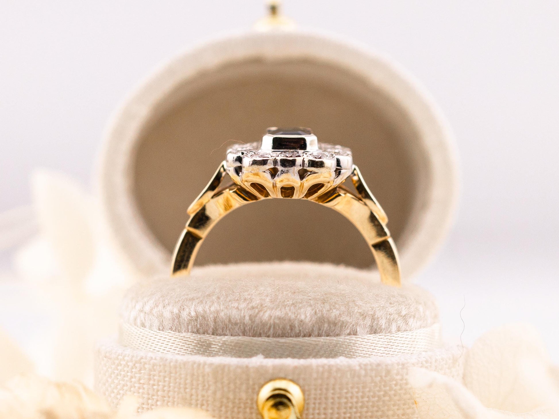 Vintage sapphire and diamond halo ring 14k solid gold, size 7.25