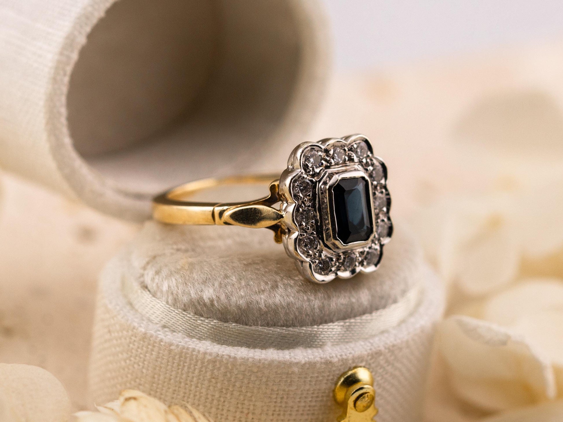 Vintage sapphire and diamond halo ring 14k solid gold, size 7.25