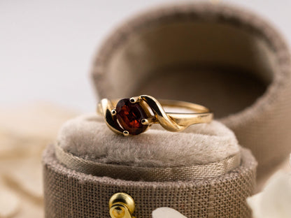 Vintage Garnet ring flower ring 10k solid gold ring January Birthstone ring, size 6