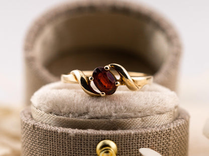 Vintage Garnet ring flower ring 10k solid gold ring January Birthstone ring, size 6