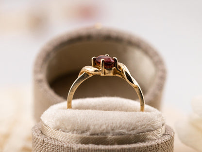Vintage Garnet ring flower ring 10k solid gold ring January Birthstone ring, size 6