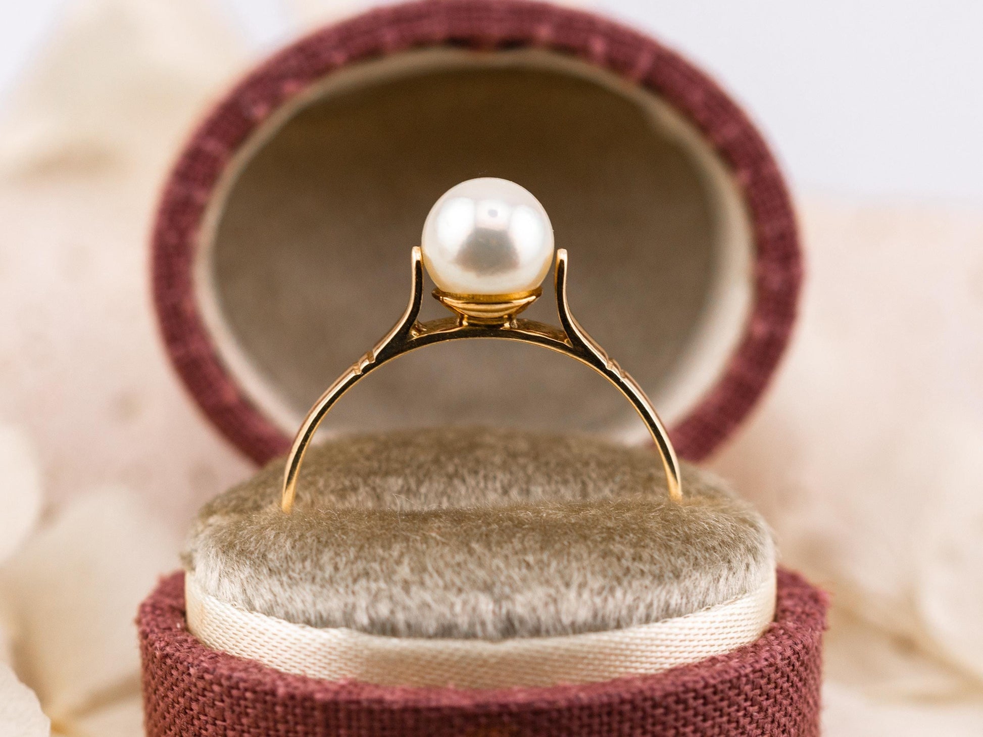 Vintage pearl ring 14k solid gold cultured pearl ring yellow gold ring solitaire ring antique ring, size 8.25