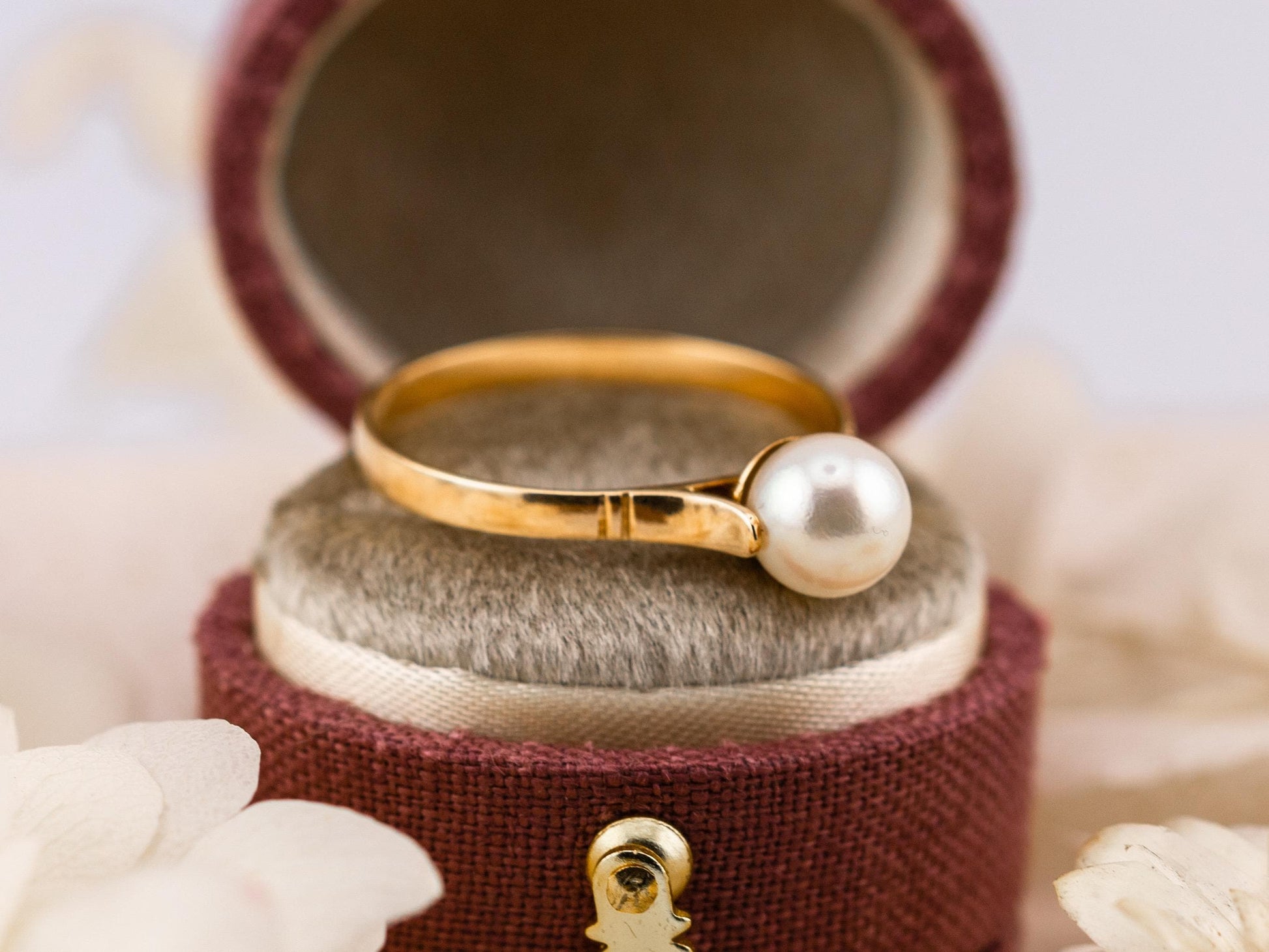 Vintage pearl ring 14k solid gold cultured pearl ring yellow gold ring solitaire ring antique ring, size 8.25