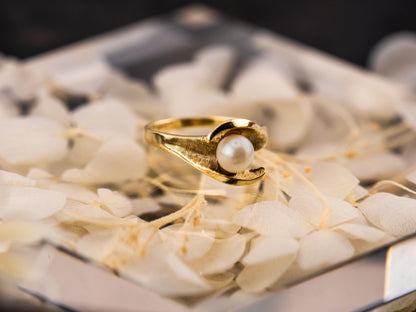 Vintage pearl ring 14k solid gold statement or engagement ring, bypass ring genuine antique ring vintage ring, size 5.5