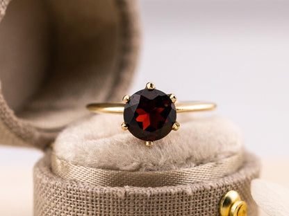 Vintage Garnet Ring Flower Ring 14k Solid Gold Ring January Birthstone ring, size 3.5