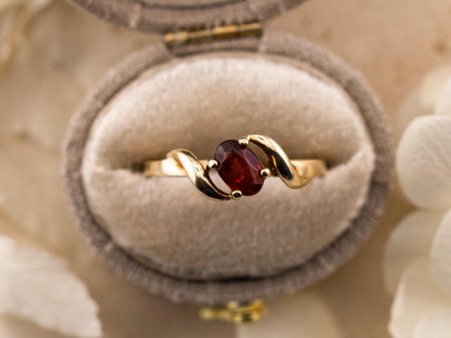 Vintage Garnet ring flower ring 10k solid gold ring January Birthstone ring, size 6