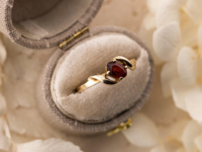 Vintage Garnet ring flower ring 10k solid gold ring January Birthstone ring, size 6