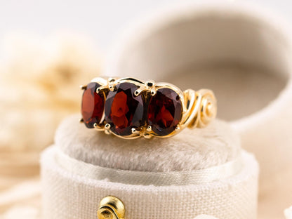 Vintage Garnet Ring garnet three stone ring 10k Solid Gold Ring January Birthstone ring, size 6.75