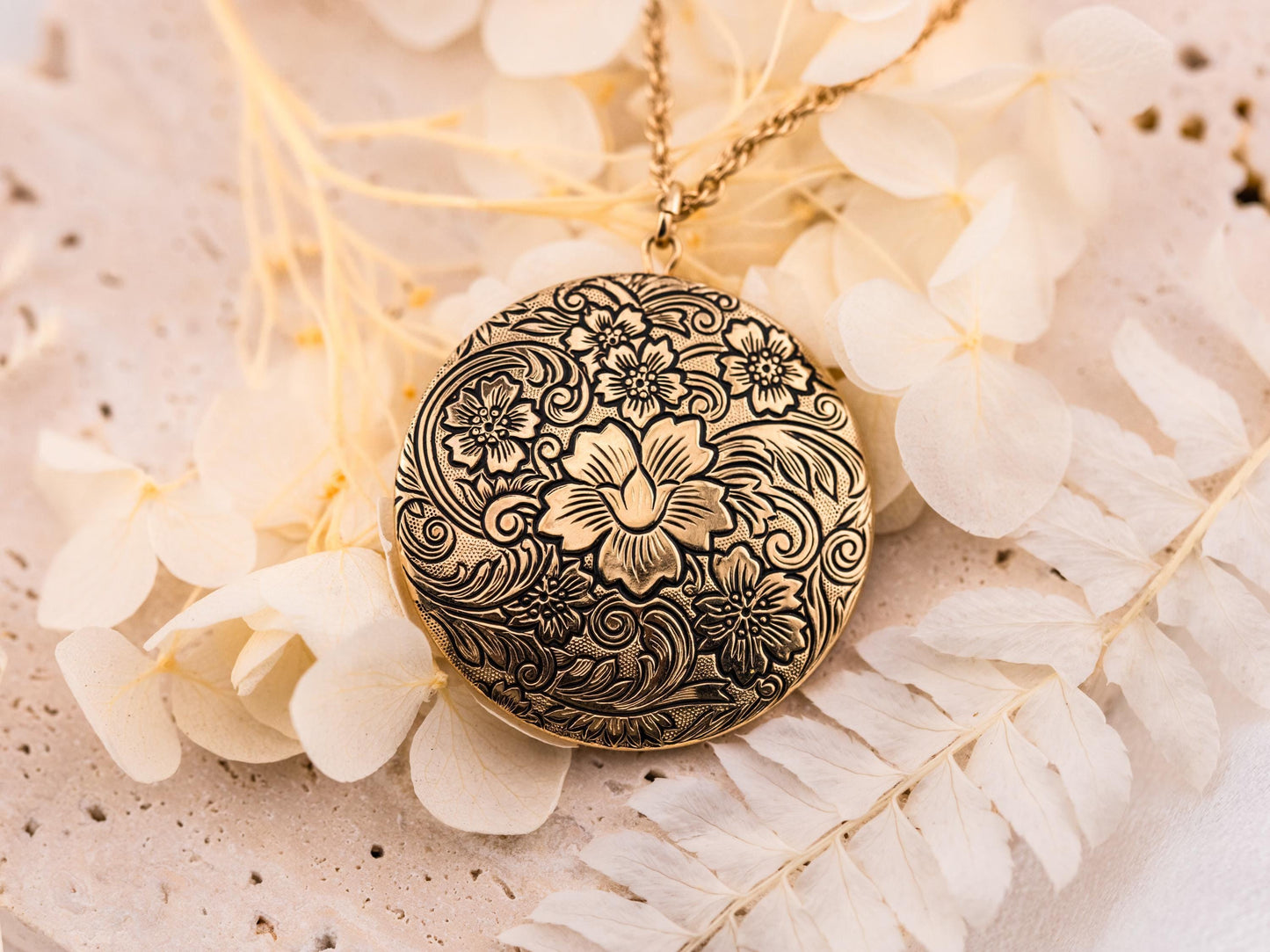 Vintage Locket Necklace Photo Locket Round Large