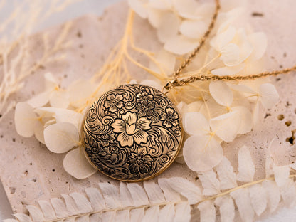 Vintage Locket Necklace Photo Locket Round Large