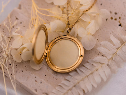 Vintage Locket Necklace Photo Locket Round Large