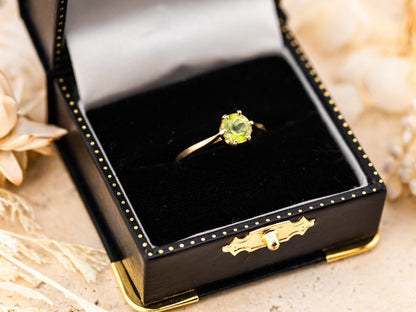 Vintage peridot ring 14k solid yellow gold august birthstone ring, genuine antique vintage ring solitaire ring natural peridot, size 7