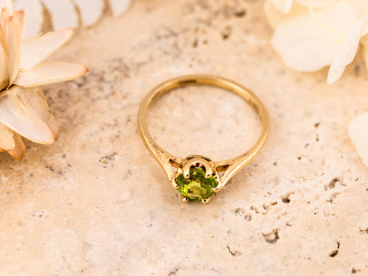 Vintage peridot ring 14k solid yellow gold august birthstone ring, genuine antique vintage ring solitaire ring natural peridot, size 7