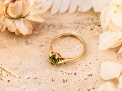 Vintage peridot ring 14k solid yellow gold august birthstone ring, genuine antique vintage ring solitaire ring natural peridot, size 7