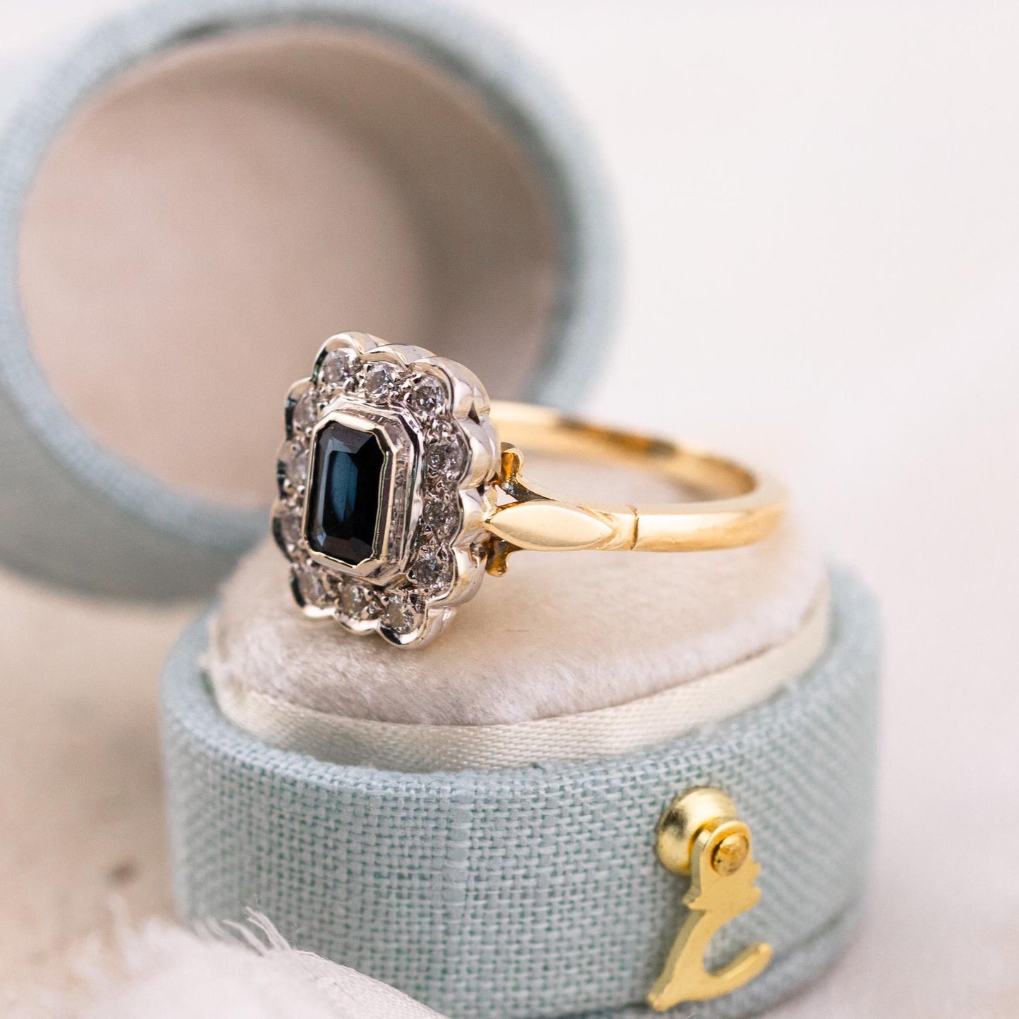 Vintage sapphire and diamond halo ring 14k solid gold, size 7.25
