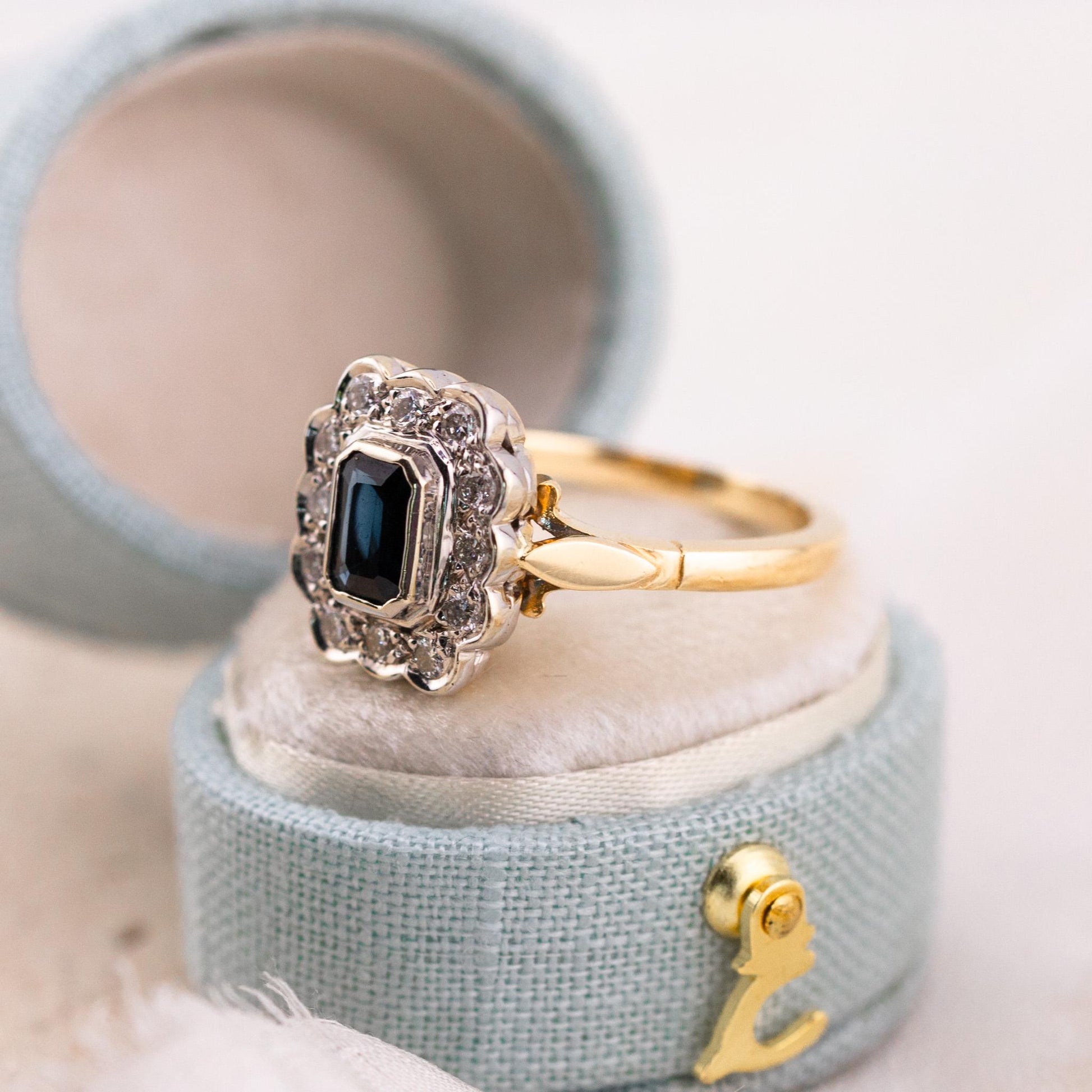 Vintage sapphire and diamond halo ring 14k solid gold, size 7.25