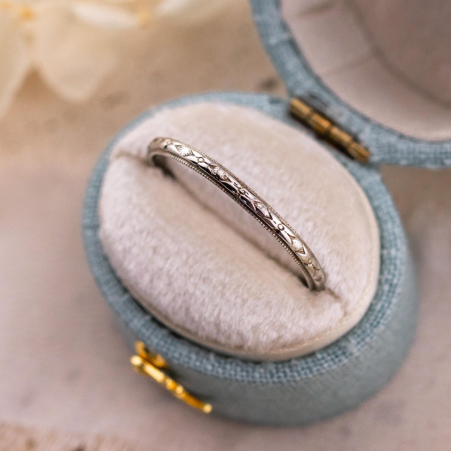 Vintage 18k White Gold Wedding Band, Milgrain Floral Ring Size 10