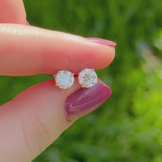 Video of the lab diamond round brilliant stud earrings in 14k gold