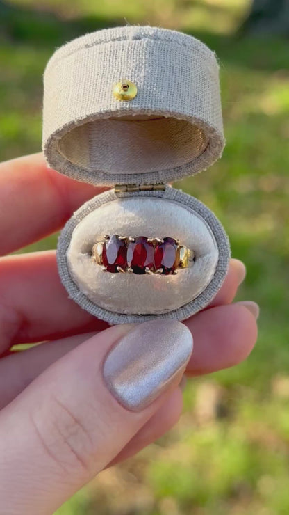 Vintage Garnet three stone ring, Size 7