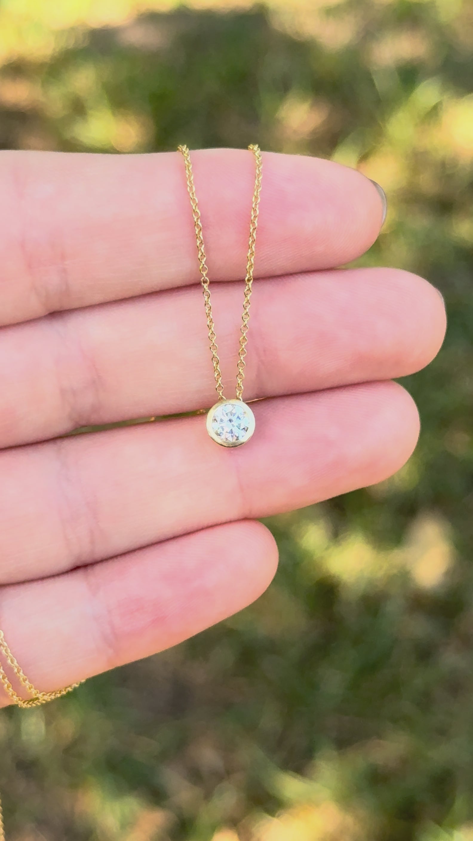 Video of the slider bezel lab diamond pendant in 14k gold